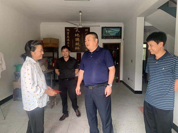 727慰问家属.jpg